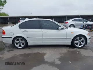 2005 BMW 3 Series 325i with VIN WBAEV33495KX09686, listed as a IAAI auction lot 42040947 with 125,221 mi miles and . Bid and sale history available at DreamBid. Image 13.
