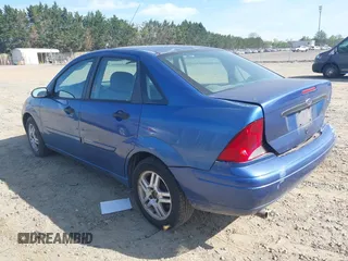 2002 Ford Focus SE with VIN 1FAFP34302W129809, listed as a IAAI auction lot 42083220 with 217,739 mi miles and . Bid and sale history available at carsss.com. Image 3.