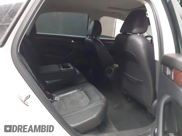 2013 Volkswagen Passat SEL Premium z VIN 1VWCN7A39DC011421, wystawiony jako IAAI lot #42042189 z przebiegiem 141 670 mil mil oraz . Historia ofert i sprzedaży dostępna na DreamBid. Obrazek 8.