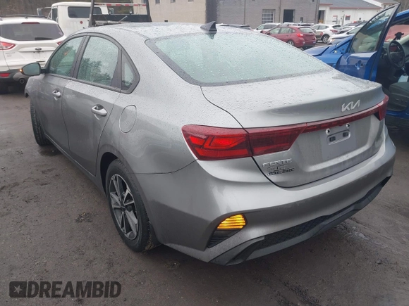 2023 Kia Forte LXS z VIN 3KPF24ADXPE544309, wystawiony jako IAAI lot #41722008 z przebiegiem 61 154 mil mil oraz . Historia ofert i sprzedaży dostępna na DreamBid. Obrazek 3.