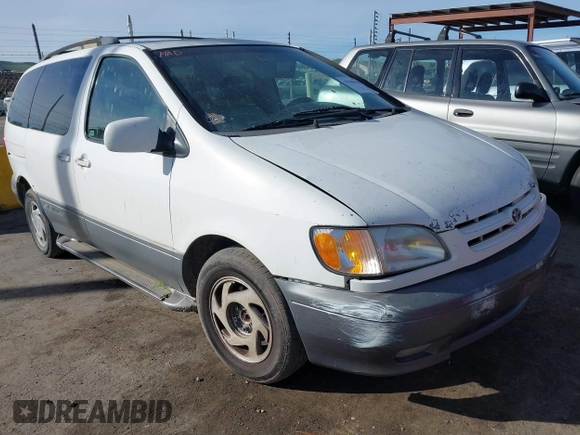 2001 Toyota Sienna LE with VIN 4T3ZF13CX1U327083, listed as a IAAI auction lot 41588036 with 220,064 mi miles. Bid and sale history available at carsss.com. Image 1.