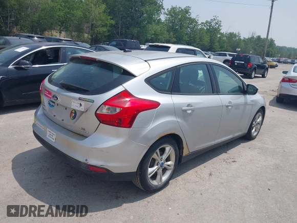2014 Ford Focus SE z VIN 1FADP3K28EL125403, wystawiony jako IAAI lot #42494248 z przebiegiem 129 244 mil mil oraz . Historia ofert i sprzedaży dostępna na DreamBid. Obrazek 4.