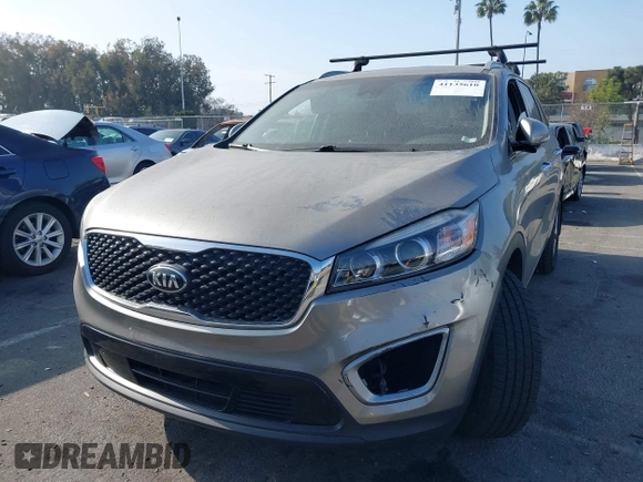 2017 Kia Sorento LX with VIN 5XYPG4A38HG206473, listed as a IAAI auction lot 41135610 with 114,810 mi miles. Bid and sale history available at carsss.com. Image 16.
