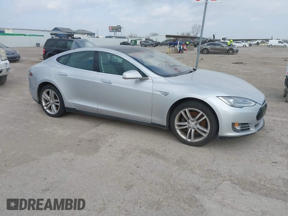 2013 Tesla Model S with VIN 5YJSA1CG3DFP28908, listed as a IAAI auction lot 41804041 with 140,756 mi miles and . Bid and sale history available at DreamBid. Image 13.