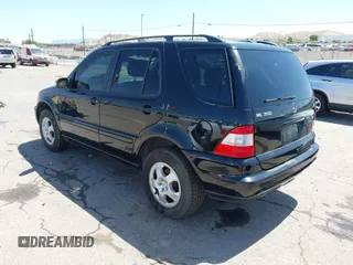 2004 Mercedes-Benz M 350 with VIN 4JGAB57E14A461765, listed as a IAAI auction lot 42532273 with Not provided miles and . Bid and sale history available at DreamBid. Image 3.