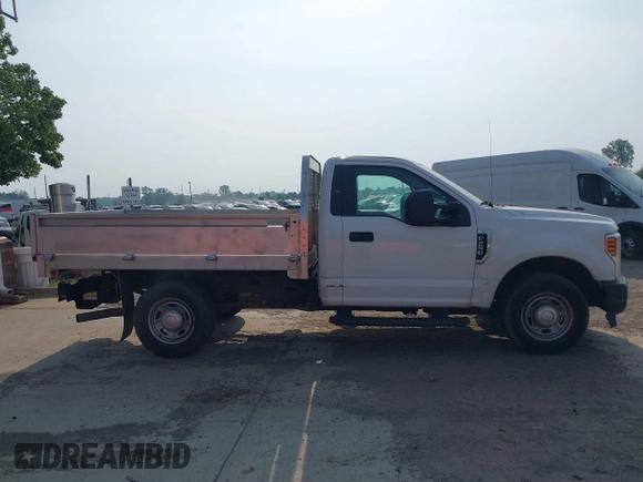 2018 Ford F-250 XL with VIN 1FDBF2A62JEC21198, listed as a IAAI auction lot 42362024 with 104,276 mi miles and . Bid and sale history available at DreamBid. Image 13.
