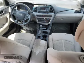 2017 Hyundai Sonata 2.4L z VIN 5NPE24AF9HH492262, wystawiony jako Copart lot #57362095 z przebiegiem 232 775 mil mil oraz Czysty tytuł • Clean title. Historia ofert i sprzedaży dostępna na DreamBid. Obrazek 8.