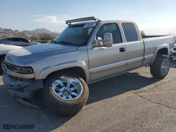 2002 Chevrolet Silverado 2500HD LT2 with VIN 1GCHK29U02Z250576, listed as a Copart auction lot 75090574 with 205,563 mi miles and Salvage Title. Bid and sale history available at carsss.com. Image 1.