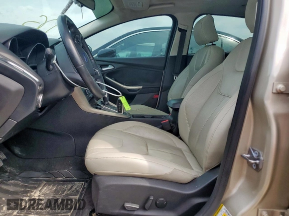 2018 Ford Focus Titanium z VIN 1FADP3J26JL279443, wystawiony jako Copart lot #58837435 z przebiegiem 136 538 mil mil oraz Szkoda całkowita • Salvage title. Historia ofert i sprzedaży dostępna na DreamBid. Obrazek 7.