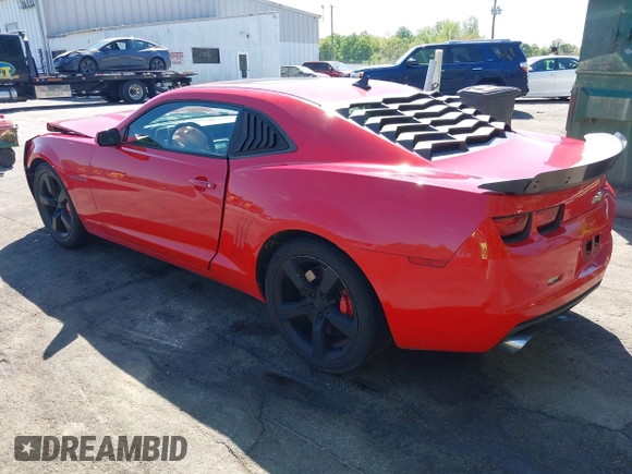 2010 Chevrolet Camaro 2SS z VIN 2G1FK1EJ0A9144871, wystawiony jako IAAI lot #42054933 z przebiegiem 140 100 mil mil oraz . Historia ofert i sprzedaży dostępna na DreamBid. Obrazek 3.