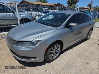 2015 Chrysler 200 S z VIN 1C3CCCBBXFN557714, wystawiony jako Copart lot #57481985 z przebiegiem 87 084 mil mil oraz Czysty tytuł • Clean title. Historia ofert i sprzedaży dostępna na DreamBid. Obrazek 2.