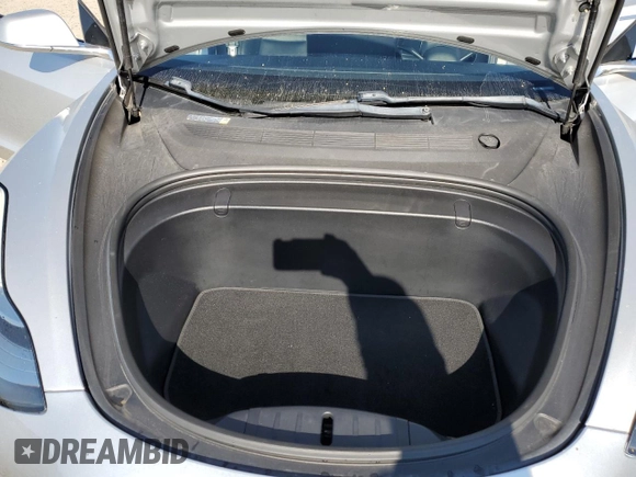 2018 Tesla Model 3 Long Range Battery z VIN 5YJ3E1EB7JF065140, wystawiony jako Copart lot #51916035 z przebiegiem 110 709 mil mil oraz Szkody całkowita. Historia ofert i sprzedaży dostępna na DreamBid. Obrazek 12.