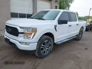 2022 Ford F-150 XL z VIN 1FTEW1EP1NKE50669, wystawiony jako IAAI lot #42294888 z przebiegiem 77 191 mil mil oraz . Historia ofert i sprzedaży dostępna na DreamBid. Obrazek 17.