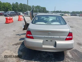 2001 Nissan Altima GXE with VIN 1N4DL01D01C211814, listed as a IAAI auction lot 39859798 with 1 mi miles. Bid and sale history available at carsss.com. Image 16.