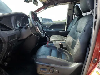 2020 Toyota Sienna SE with VIN 5TDXZ3DC4LS030663, listed as a Copart auction lot 60213385 with 51,633 mi miles and Salvage title. Bid and sale history available at DreamBid. Image 7.