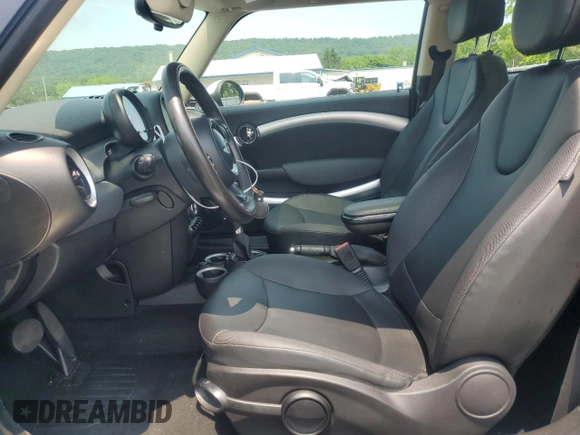 2011 MINI Hardtop with VIN WMWSU3C51BTX95581, listed as a Copart auction lot 60443995 with 157,213 mi miles and Salvage title. Bid and sale history available at DreamBid. Image 7.