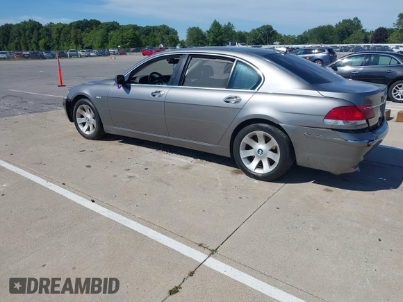 2006 BMW 7 Series 750Li with VIN WBAHN83546DT33598, listed as a IAAI auction lot 40084771 with 187,365 mi miles. Bid and sale history available at carsss.com. Image 3.