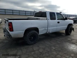 2004 Chevrolet Silverado 1500 Work Truck with VIN 2GCEC19V341288169, listed as a Copart auction lot 86888684 with 238,028 mi miles and Salvage Title. Bid and sale history available at carsss.com. Image 3.