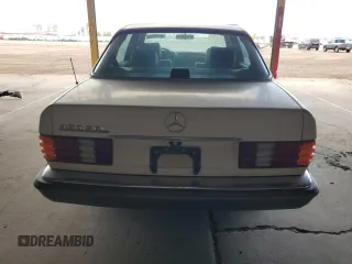 1986 Mercedes-Benz 420 420SEL with VIN WDBCA35D4GA229761, listed as a Copart auction lot 72775854 with 126,546 mi miles and Clean Title. Bid and sale history available at carsss.com. Image 6.