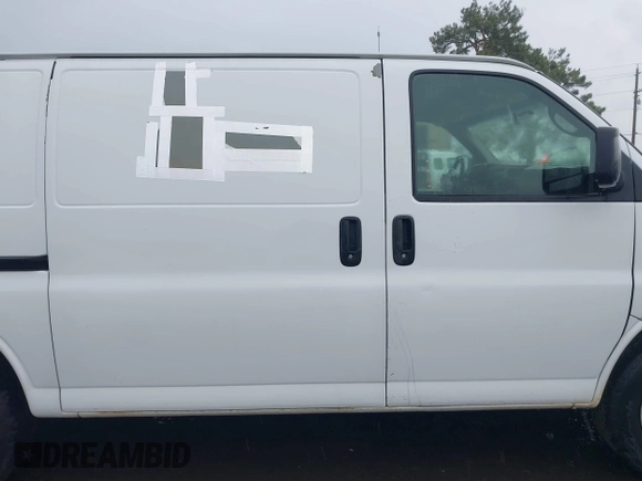 2009 Chevrolet Express Cargo z VIN 1GCFG15X991102230, wystawiony jako IAAI lot #41517800 z przebiegiem 291 167 mil mil oraz . Historia ofert i sprzedaży dostępna na DreamBid. Obrazek 14.