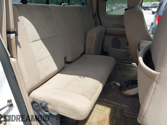 2003 Ford F-150 XL z VIN 1FTRX18W03NA25313, wystawiony jako IAAI lot #42147555 z przebiegiem 143 837 mil mil oraz . Historia ofert i sprzedaży dostępna na DreamBid. Obrazek 8.