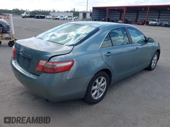2008 Toyota Camry LE z VIN 4T1BE46K68U758676, wystawiony jako IAAI lot #42151454 z przebiegiem 137 993 mil mil oraz . Historia ofert i sprzedaży dostępna na DreamBid. Obrazek 4.