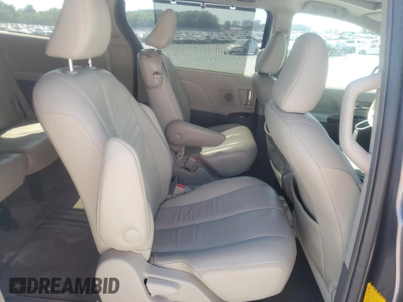 2011 Toyota Sienna XLE AAS с VIN 5TDYK3DC1BS170967, выставлен на аукционе Copart как лот 53848955 с пробегом 171 115 миль миль и Списание • Salvage title. История ставок и продаж доступна на DreamBid. Изображение 10.