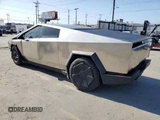 2024 Tesla Cybertruck с VIN 7G2CEHED4RA040048, выставлен на аукционе Copart как лот 61394105 с пробегом 1 646 миль миль и Списание • Salvage title. История ставок и продаж доступна на DreamBid. Изображение 2.