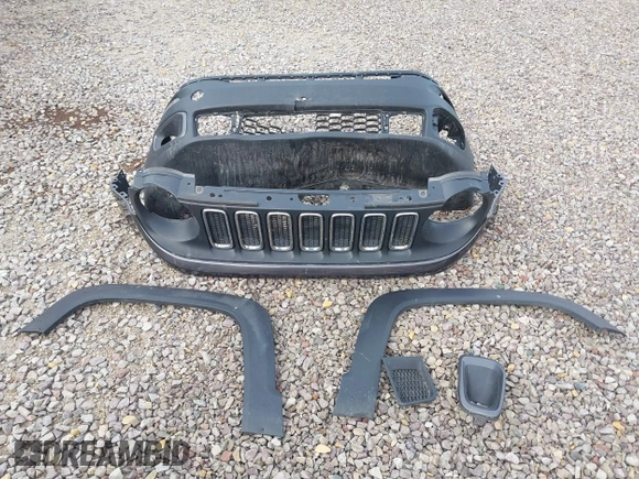 2018 Jeep Renegade Latitude with VIN ZACCJBBBXJPH41286, listed as a IAAI auction lot 41844070 with 161,251 mi miles and . Bid and sale history available at carsss.com. Image 12.