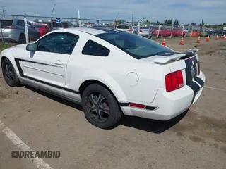 2008 Ford Mustang Deluxe with VIN 1ZVHT80NX85158801, listed as a IAAI auction lot 42015572 with 184,920 mi miles. Bid and sale history available at carsss.com. Image 3.
