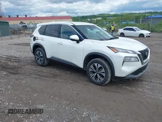2021 Nissan Rogue SV z VIN 5N1AT3BB6MC814584, wystawiony jako IAAI lot #42329186 z przebiegiem 120 188 mil mil oraz . Historia ofert i sprzedaży dostępna na DreamBid. Obrazek 1.