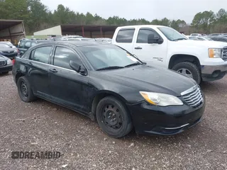 2014 Chrysler 200 LX z VIN 1C3CCBAB9EN123875, wystawiony jako IAAI lot #41227228 z przebiegiem 239 629 mil mil oraz . Historia ofert i sprzedaży dostępna na DreamBid. Obrazek 1.
