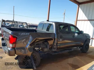 2021 Toyota Tacoma SR z VIN 5TFAX5GN0MX193133, wystawiony jako IAAI lot #41758415 z przebiegiem 25 827 mil mil oraz . Historia ofert i sprzedaży dostępna na DreamBid. Obrazek 13.