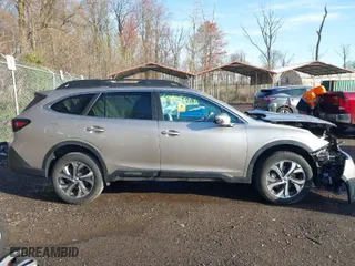 2020 Subaru Outback Limited with VIN 4S4BTALC3L3190676, listed as a IAAI auction lot 41923666 with 33,840 mi miles. Bid and sale history available at carsss.com. Image 12.