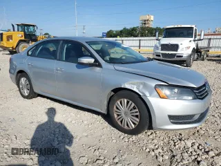2014 Volkswagen Passat S z VIN 1VWAS7A39EC046865, wystawiony jako Copart lot #58449995 z przebiegiem 122 630 mil mil oraz Czysty tytuł • Clean title. Historia ofert i sprzedaży dostępna na DreamBid. Obrazek 4.