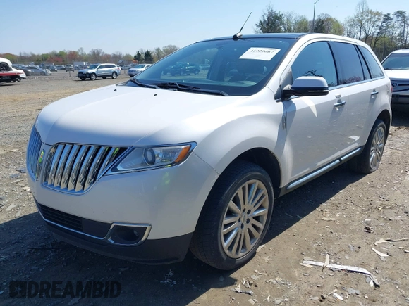 2013 Lincoln MKX with VIN 2LMDJ8JK7DBL13659, listed as a IAAI auction lot 41922667 with 113,858 mi miles. Bid and sale history available at carsss.com. Image 16.