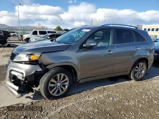 2013 Kia Sorento SX z VIN 5XYKW4A28DG364195, wystawiony jako Copart lot #84892314 z przebiegiem 161 439 mil mil oraz Szkoda całkowita • Salvage title. Historia ofert i sprzedaży dostępna na DreamBid. Obrazek 1.