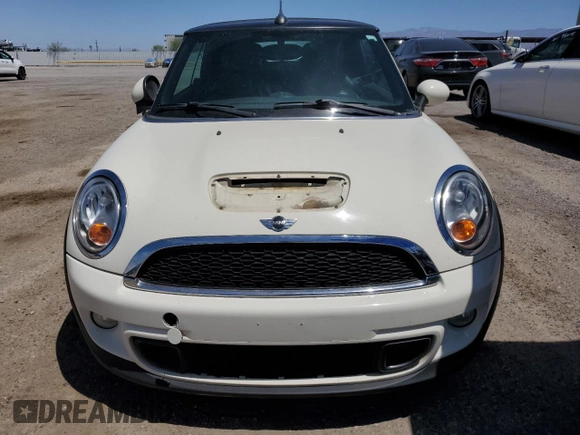 2011 MINI Convertible S with VIN WMWZP3C51BTX83131, listed as a Copart auction lot 57136355 with 118,364 mi miles and Clean Title. Bid and sale history available at DreamBid. Image 5.