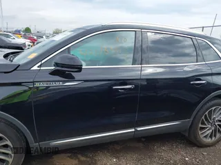 2020 Lincoln Nautilus Reserve z VIN 2LMPJ8KP6LBL14744, wystawiony jako IAAI lot #42116413 z przebiegiem 51 208 mil mil oraz . Historia ofert i sprzedaży dostępna na DreamBid. Obrazek 14.