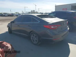 2015 Hyundai Sonata SE z VIN 5NPE24AF2FH242620, wystawiony jako IAAI lot #37029656 z przebiegiem 102 945 mil mil oraz . Historia ofert i sprzedaży dostępna na DreamBid. Obrazek 3.