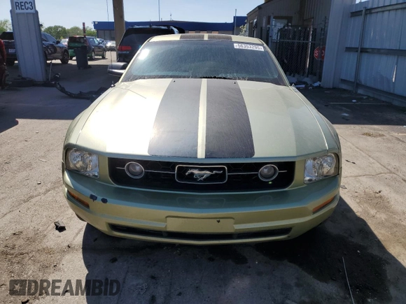 2006 Ford Mustang Standard z VIN 1ZVHT80N665164317, wystawiony jako Copart lot #56353295 z przebiegiem 225 158 mil mil oraz Szkoda całkowita • Salvage title. Historia ofert i sprzedaży dostępna na DreamBid. Obrazek 5.