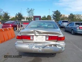 2000 Toyota Camry LE z VIN JT2BF22K5Y0258522, wystawiony jako IAAI lot #41998874 z przebiegiem 300 186 mil mil oraz . Historia ofert i sprzedaży dostępna na DreamBid. Obrazek 6.