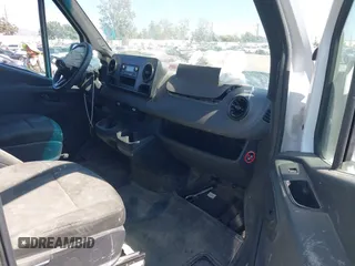 2019 Mercedes-Benz Sprinter Cargo z VIN WD4PF1CD1KP074822, wystawiony jako IAAI lot #40303744 z przebiegiem Nie podano mil oraz . Historia ofert i sprzedaży dostępna na DreamBid. Obrazek 5.