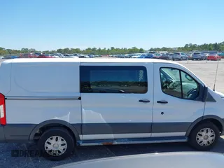 2018 Ford Transit z VIN 1FTYR1YM3JKB16286, wystawiony jako IAAI lot #42038526 z przebiegiem 135 734 mil mil oraz . Historia ofert i sprzedaży dostępna na DreamBid. Obrazek 13.