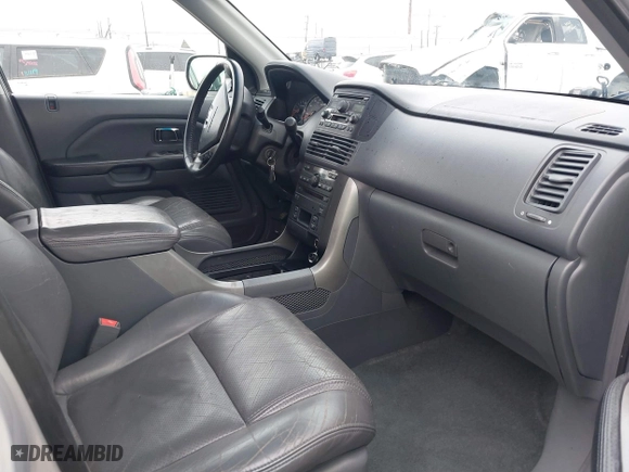 2004 Honda Pilot EX with VIN 2HKYF18644H596075, listed as a IAAI auction lot 41093500 with 92,952 mi miles. Bid and sale history available at carsss.com. Image 5.