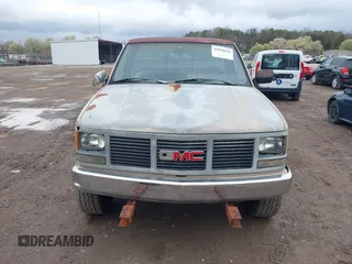 1989 GMC Sierra 2500 z VIN 1GTGK24K3KE532638, wystawiony jako IAAI lot #41830554 z przebiegiem 177 390 mil mil oraz . Historia ofert i sprzedaży dostępna na DreamBid. Obrazek 6.