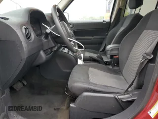 2015 Jeep Patriot Altitude z VIN 1C4NJRBBXFD425829, wystawiony jako Copart lot #56540355 z przebiegiem 98 752 mil mil oraz Szkoda całkowita • Salvage title. Historia ofert i sprzedaży dostępna na DreamBid. Obrazek 7.