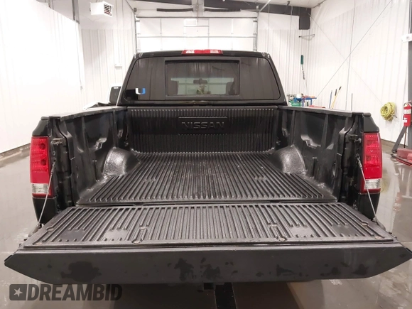 2015 Nissan Titan SV z VIN 1N6AA0EC6FN502962, wystawiony jako IAAI lot #41358935 z przebiegiem 102 204 mil mil oraz . Historia ofert i sprzedaży dostępna na DreamBid. Obrazek 18.