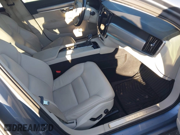 2017 Volvo S90 Momentum with VIN YV1A22MK0H1014633, listed as a IAAI auction lot 41266677 with 46,470 mi miles. Bid and sale history available at carsss.com. Image 5.