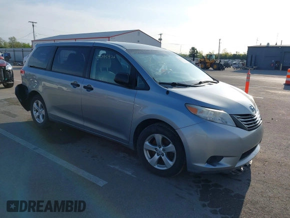 2013 Toyota Sienna L z VIN 5TDZK3DC2DS321418, wystawiony jako IAAI lot #42095972 z przebiegiem 189 688 mil mil oraz . Historia ofert i sprzedaży dostępna na DreamBid. Obrazek 1.